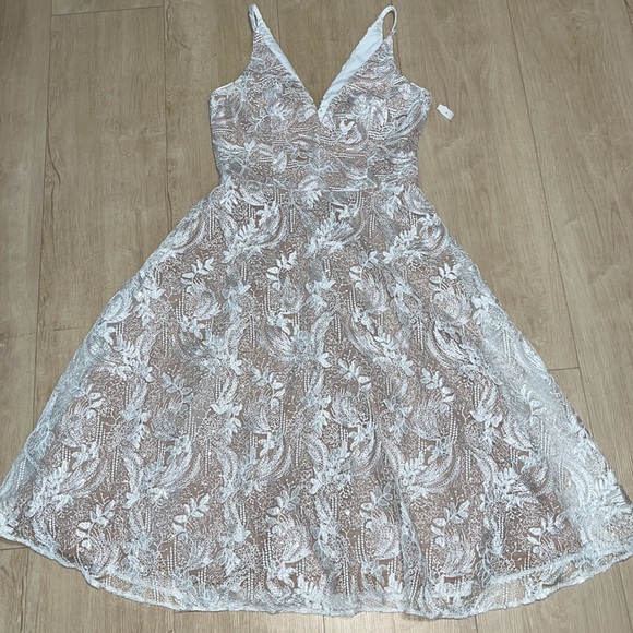 DRESS THE POPULATION Elisa Lace Fit & Flare Dress, SIZE LARGE               0110 - Picture 4 of 10